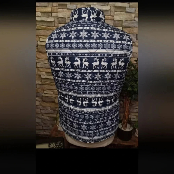 St. Johns Bay Large Reindeer Snowflake Puffer Outdoor Vest‎ - Picture 5 of 9